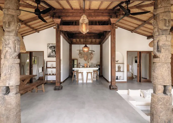 Spacious Retreat At Wanderlust With Infinity Pool Villa