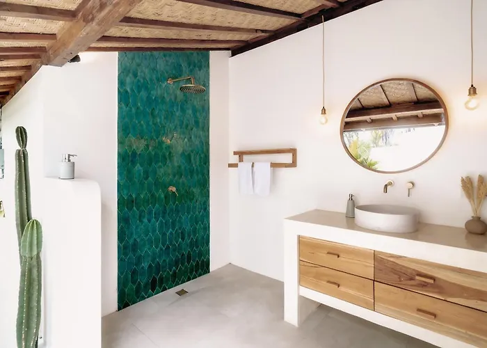 Spacious Retreat At Wanderlust With Infinity Pool Villa Uluwatu (Bali)