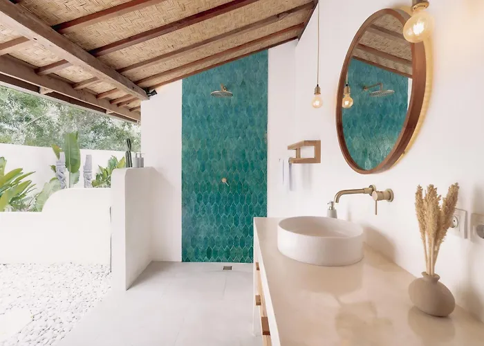 Spacious Retreat At Wanderlust With Infinity Pool